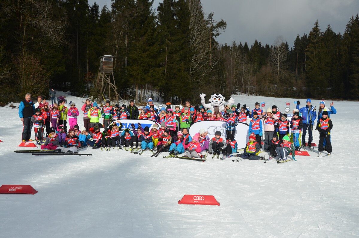 Beitragsbild: Jede Menge Winterspaß bei strahlendem Sonnenschein für Grundschüler
