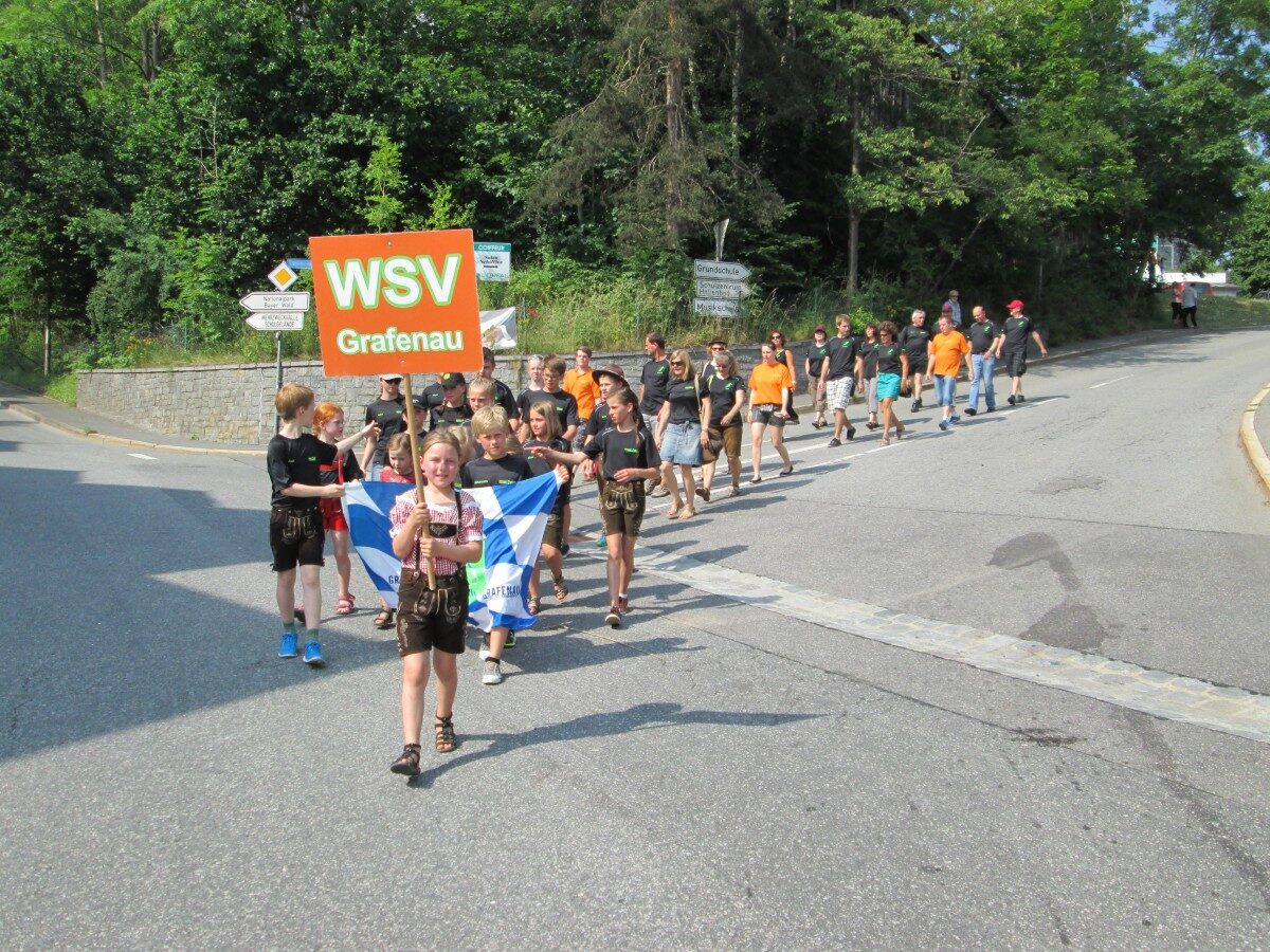 Beitragsbild: Volksfestzug Grafenau 2015