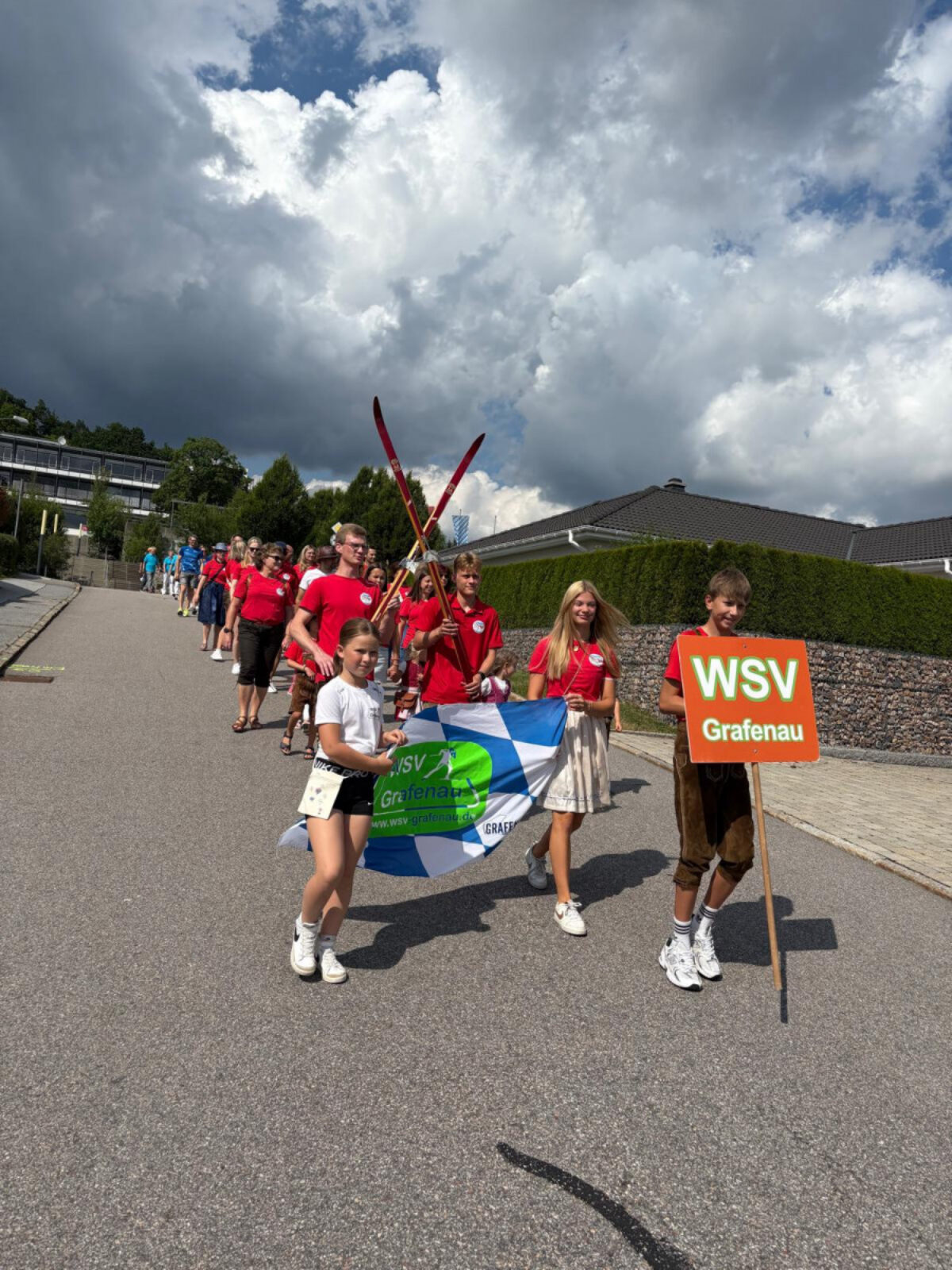 Beitragsbild: Grafenauer Volksfestzug 2025