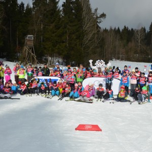 Jede Menge Winterspaß bei strahlendem Sonnenschein für Grundschüler